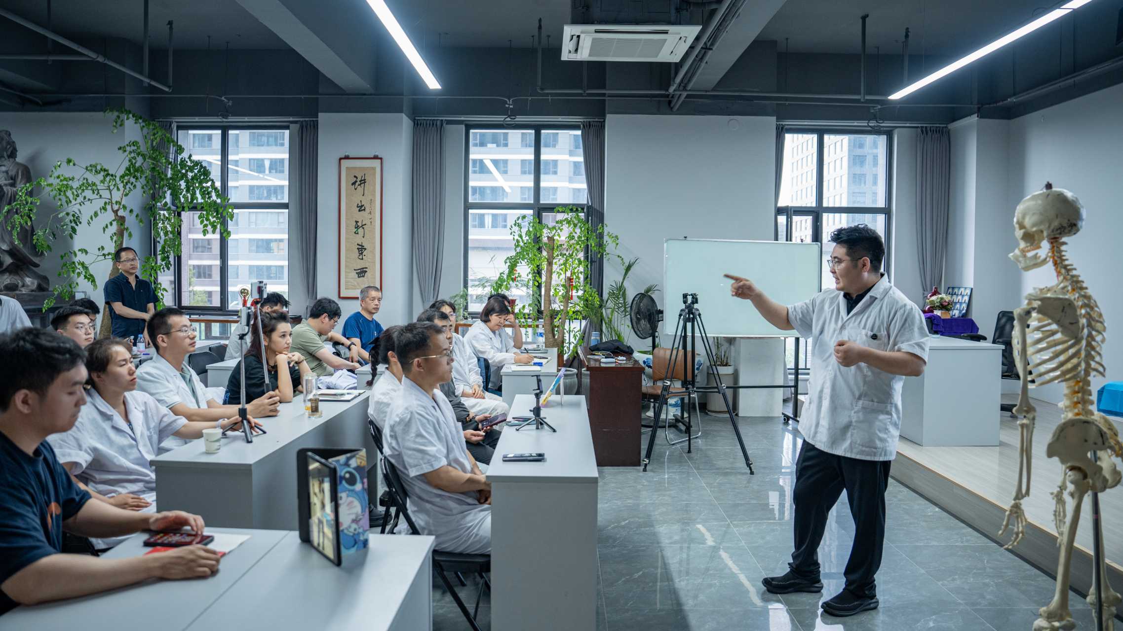 全国新中医诊疗体系第47届康复评估轻手法正骨培训班圆满结业！