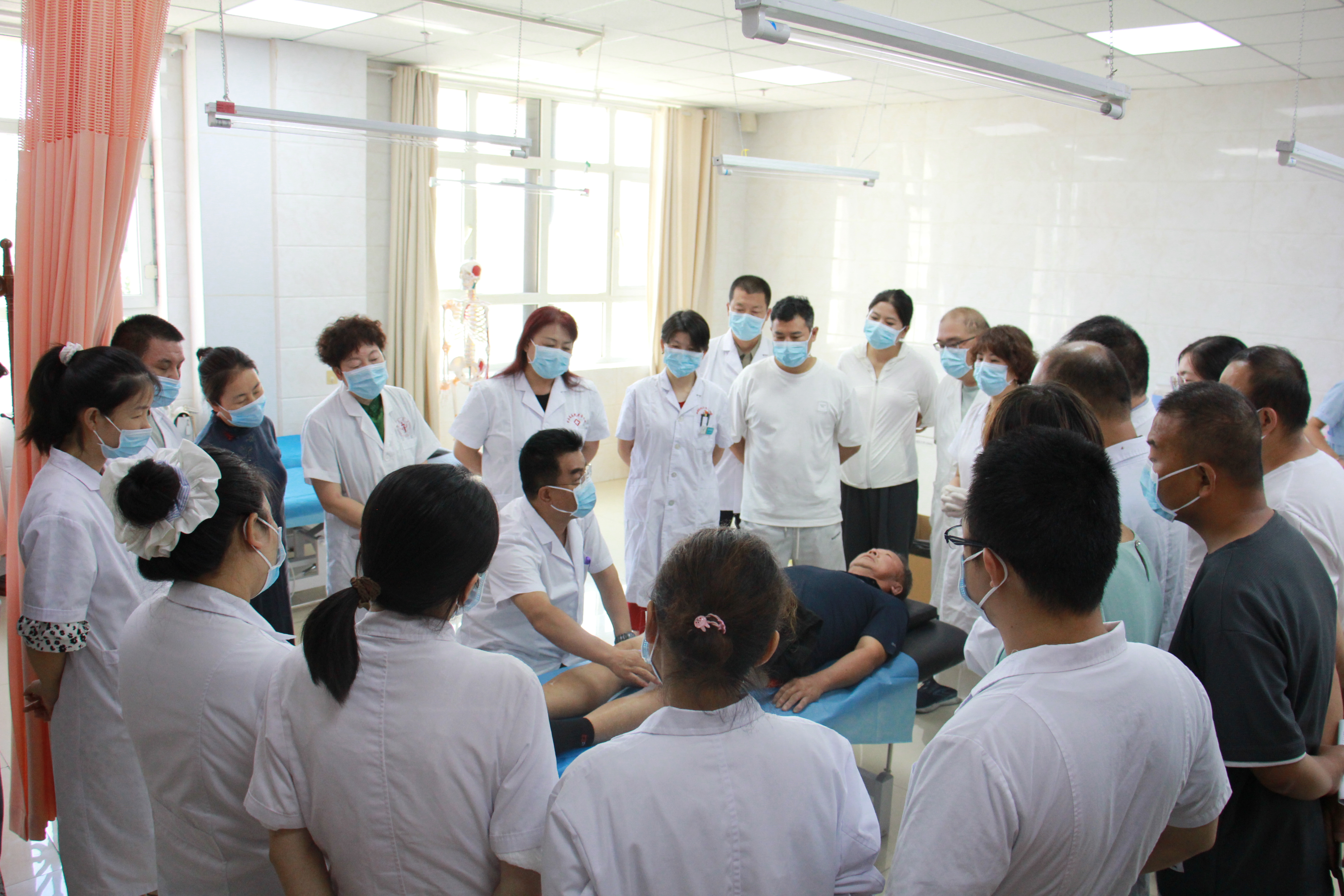 新疆新中医诊疗体系第一届骨伤、关节疾病中医微创技术公益研修班圆满结业